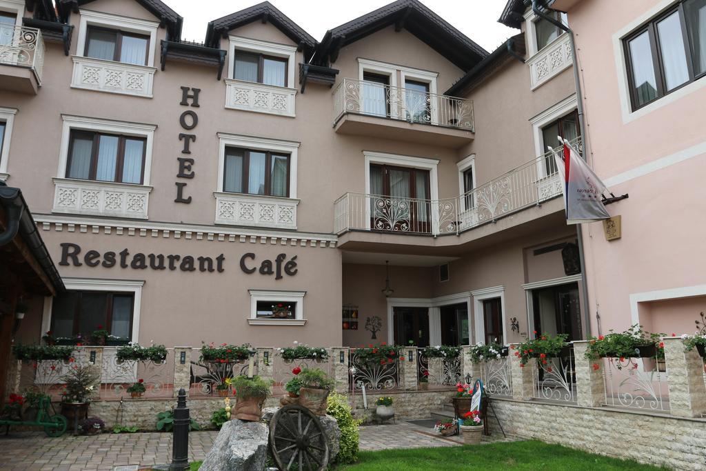 Salonta Hotel Slavia מראה חיצוני תמונה