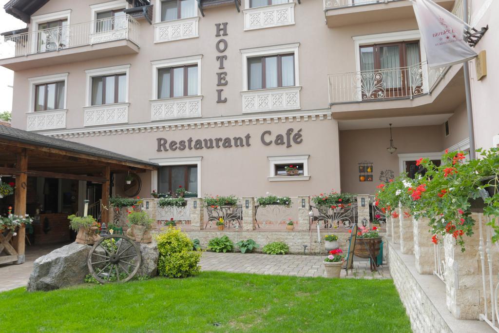 Salonta Hotel Slavia מראה חיצוני תמונה
