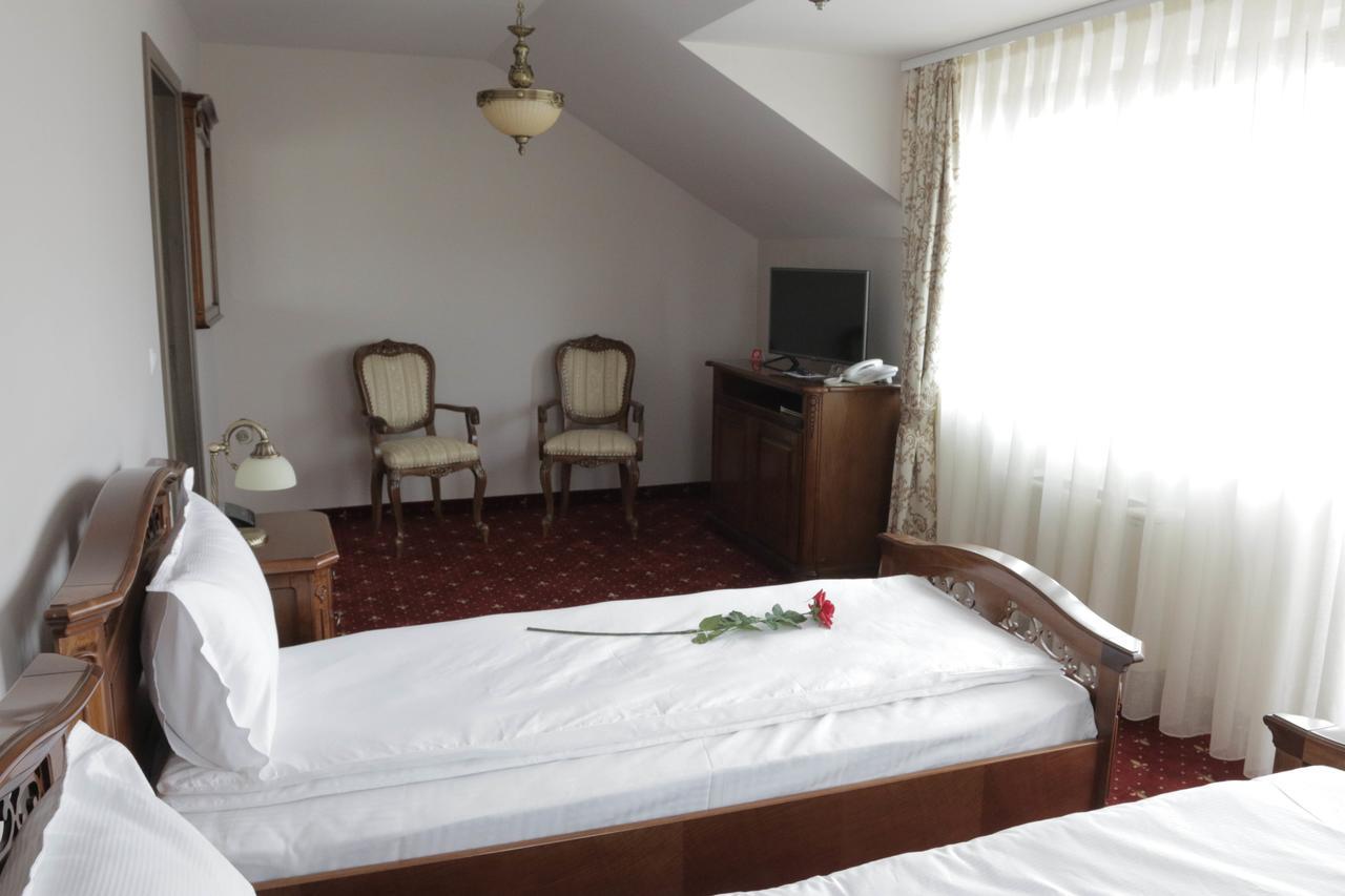 Salonta Hotel Slavia מראה חיצוני תמונה